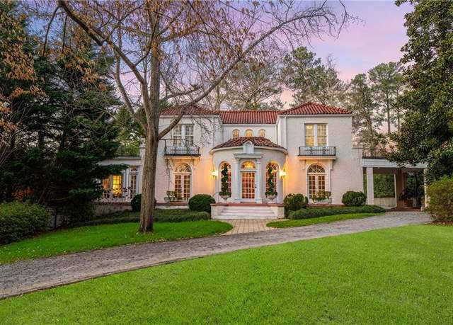 Property at 401 Peachtree Battle Ave NW, Atlanta, GA 30305, 4 beds, 3.5 baths