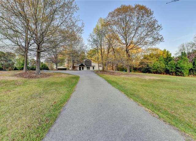 Property at 1880 Ridgedale Dr, Snellville, GA 30078, 3 beds, 3 baths