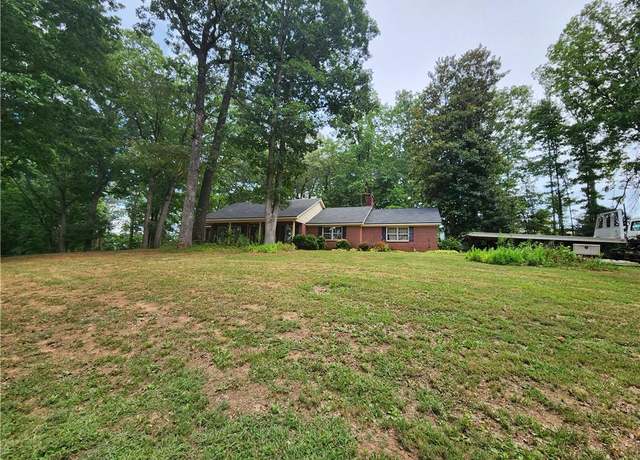 Property at 9413 Davis St, Braselton, GA 30517, 6 beds, 3 baths