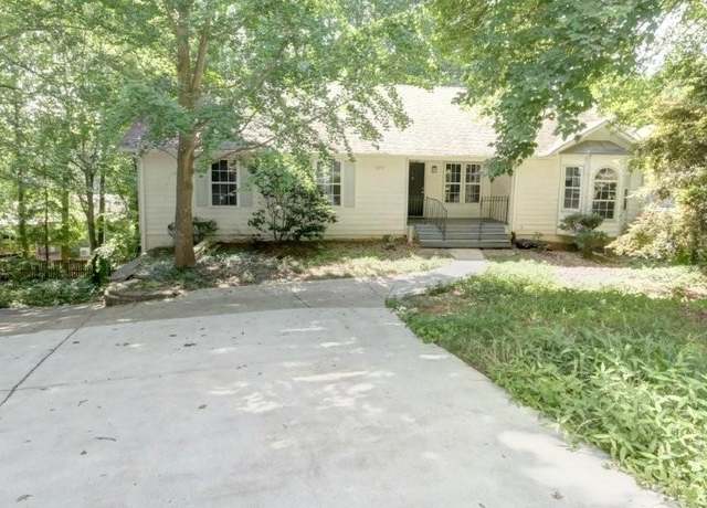Property at 2773 Hawk Trace Ct NE, Marietta, GA 30066, 3 beds, 2 baths