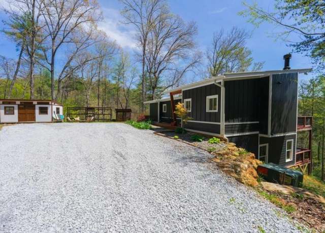 Property at 124 Nichols Branch Ln, Clayton, GA 30525, 3 beds, 2.5 baths