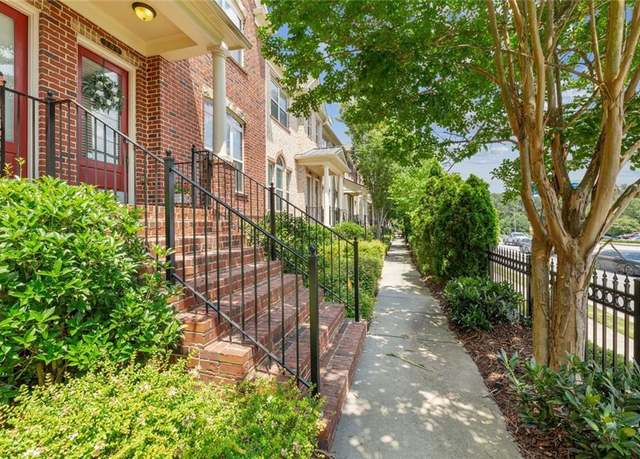 Property at 305 Alderwood Ln, Sandy Springs, GA 30328, 3 beds, 3.5 baths