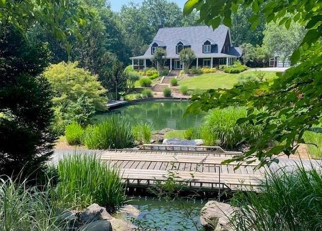 Property at 6030 Seminole Dr, Flowery Branch, GA 30542, 5 beds, 6 baths