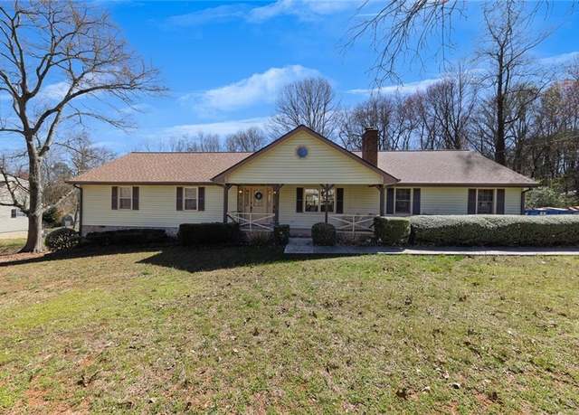 Property at 133 Hickory Trl, Cumming, GA 30040, 3 beds, 2 baths