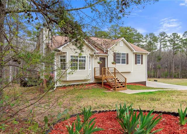 Property at 370 Burton Dr, Douglasville, GA 30134, 3 beds, 2.5 baths