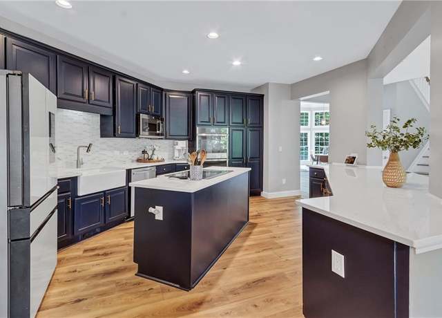 Property at 3860 Overlake Dr, Cumming, GA 30041, 5 beds, 5 baths