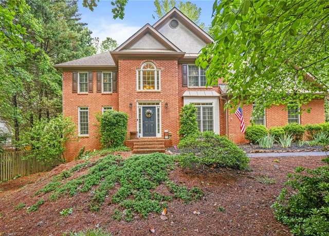 Property at 946 Cornwall Ct SW, Marietta, GA 30064, 6 beds, 5 baths