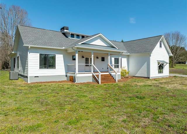 Property at 114 Cartecay River Run, Ellijay, GA 30536, 5 beds, 3 baths