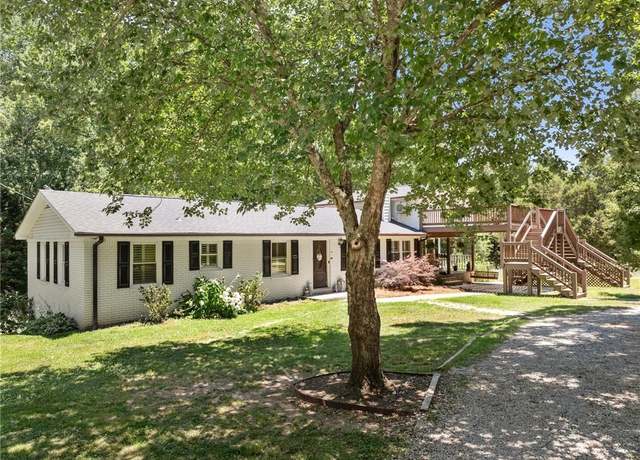 Property at 4005 Price Rd, Gainesville, GA 30506, 6 beds, 3 baths