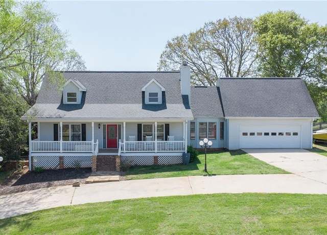 Property at 188 Grand View St, Dahlonega, GA 30533, 4 beds, 3.5 baths