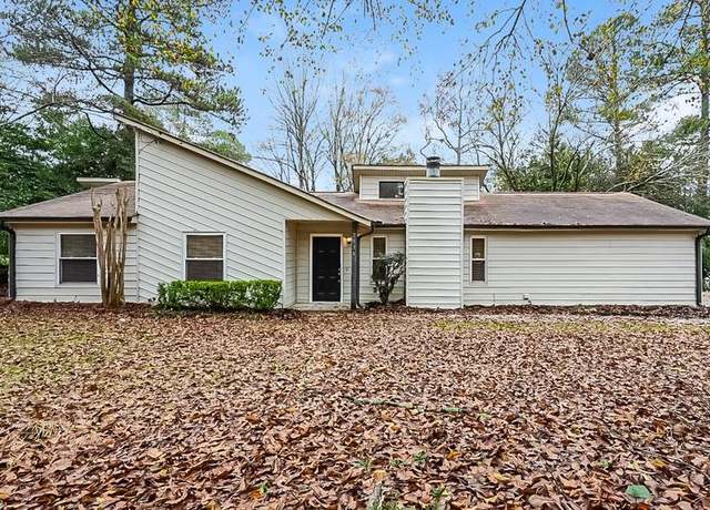 Property at 2938 Parkwood Rd, Snellville, GA 30039, 3 beds, 2 baths