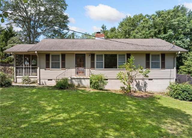Property at 232 Hilltop Ln, Toccoa, GA 30577, 3 beds, 1 bath