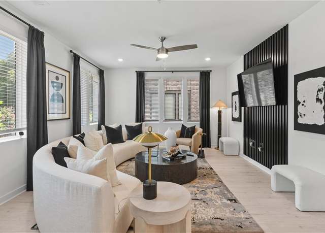Property at 392 Pratt Dr #2013, Atlanta, GA 30315, 2 beds, 2 baths