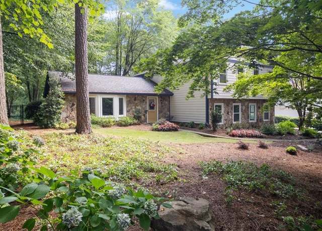 Property at 4989 Kings Wood Dr NE, Roswell, GA 30075, 4 beds, 2.5 baths