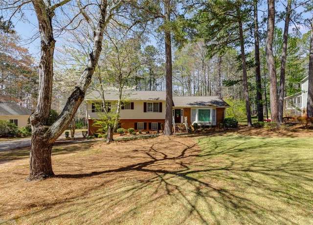 Property at 135 Camp Ln, Carrollton, GA 30117, 4 beds, 2.5 baths