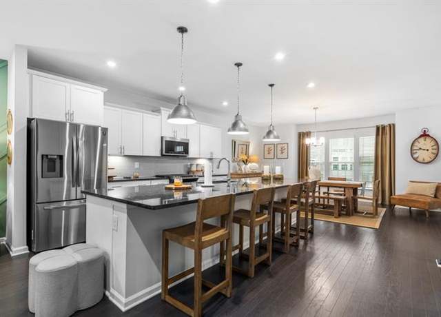 Property at 1098 Caruso Dr, Buford, GA 30518, 3 beds, 3.5 baths