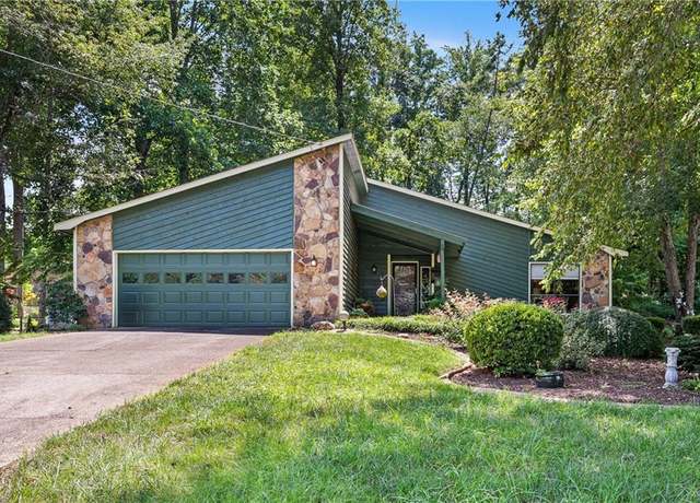 Property at 1528 Forest Trce, Marietta, GA 30066, 3 beds, 2 baths