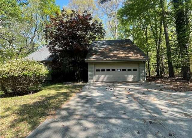 Property at 8975 Martin Rd, Roswell, GA 30076, 4 beds, 4.5 baths
