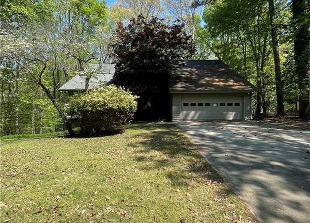Property at 8975 Martin Rd, Roswell, GA 30076, 4 beds, 4.5 baths