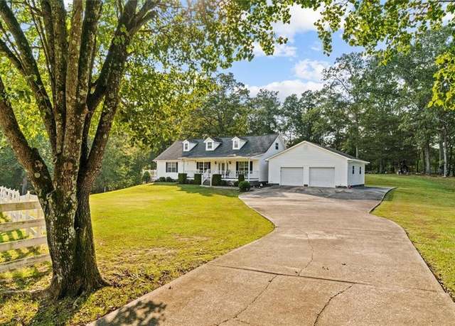 Property at 871 Robinson Rd, Chatsworth, GA 30705, 3 beds, 2 baths