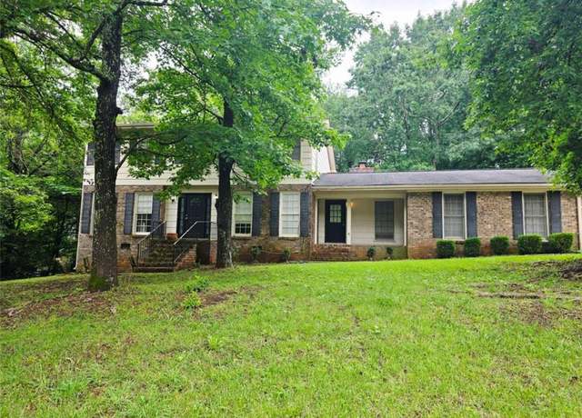 Property at 2553 Country Club Dr, Conyers, GA 30013, 4 beds, 3 baths