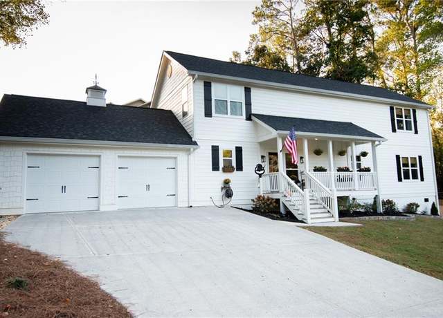 Property at 4619 Spring St, Acworth, GA 30101, 5 beds, 3.5 baths