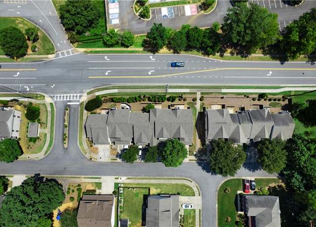 Property at 3512 Clear Creek Xing NW, Kennesaw, GA 30144, 3 beds, 2 baths