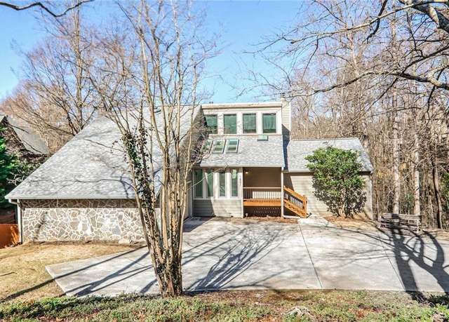 Property at 1801 Laurel Creek Trl SE, Smyrna, GA 30080, 5 beds, 3.5 baths