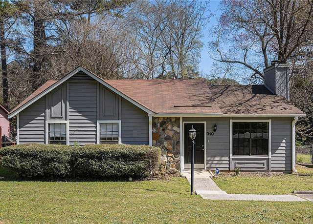 Property at 910 Brandon Hill Way, Jonesboro, GA 30238, 2 beds, 2 baths