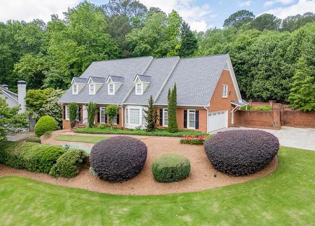 Property at 7660 Dunvegan Close, Sandy Springs, GA 30350, 5 beds, 4.5 baths