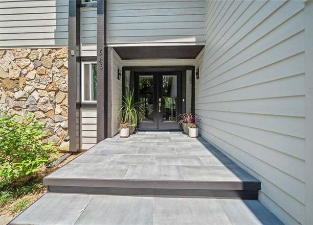 Property at 545 Matterhorn Way Way, Alpharetta, GA 30022, 5 beds, 3.5 baths