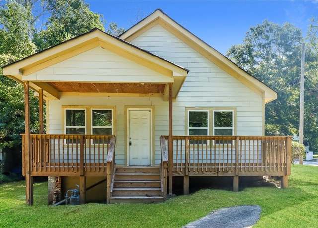 Property at 95 Arcadia Cir NW, Atlanta, GA 30314, 3 beds, 2 baths