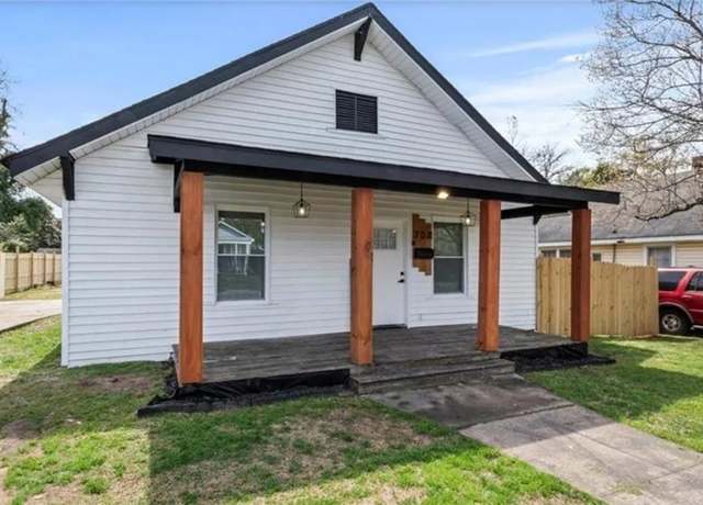Property at 303 Carleeta St, Barnesville, GA 30204, 3 beds, 2 baths