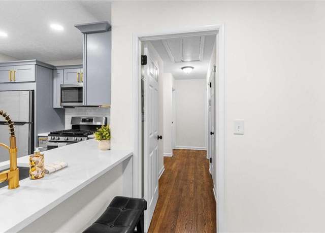 Property at 753 Commodore Dr, Atlanta, GA 30318, 3 beds, 1 bath