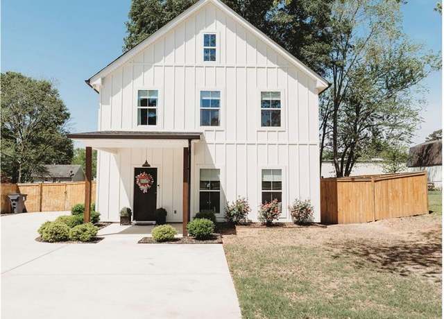 Property at 438 Bowdon St, Tallapoosa, GA 30176, 3 beds, 2.5 baths