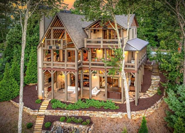 Property at 520 Overlook Dr, Blue Ridge, GA 30513, 4 beds, 3.5 baths