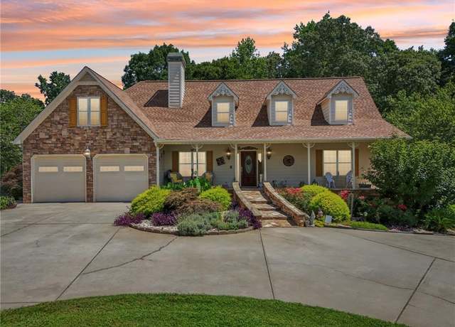 Property at 5492 Twin Oak Dr, Douglasville, GA 30135, 6 beds, 3.5 baths