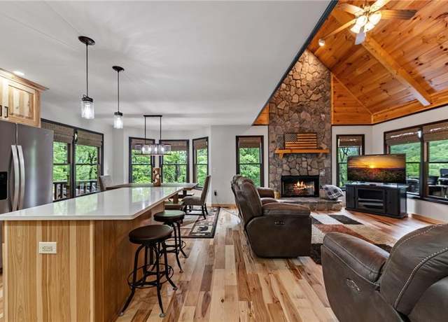 Property at 947 Mountain Oak Rd, Ellijay, GA 30536, 3 beds, 3 baths