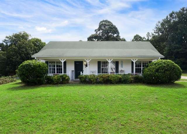 Property at 210 Diamond Ct, Carrollton, GA 30116, 3 beds, 2 baths