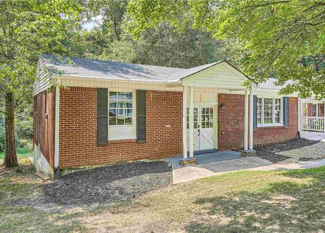 Property at 895 Kings Grant Dr NW, Atlanta, GA 30318, 5 beds, 3 baths