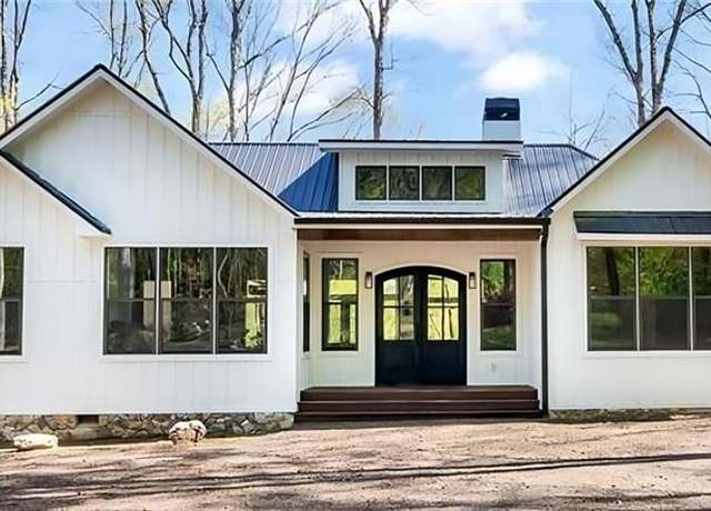 Property at 428 Licklog Rd, Ellijay, GA 30536, 2 beds, 2.5 baths
