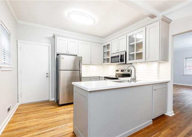 Property at 430 Lindbergh Dr NE Unit M1, Atlanta, GA 30305, 2 beds, 1.5 baths