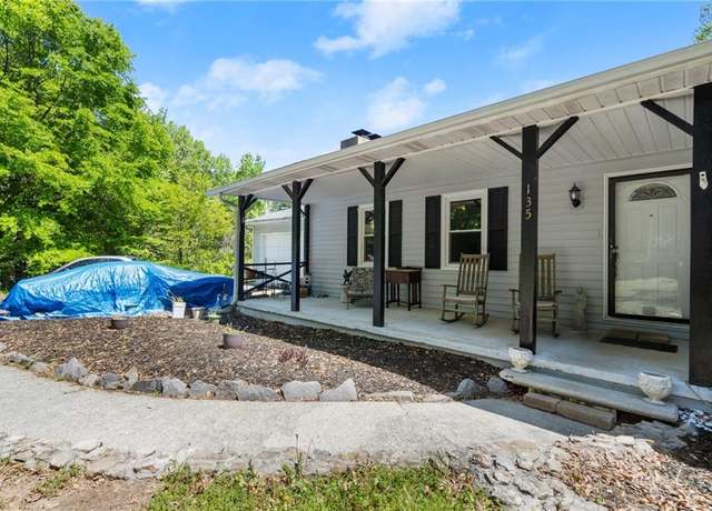 Property at 135 Longview Rd, Fayetteville, GA 30214, 4 beds, 2 baths