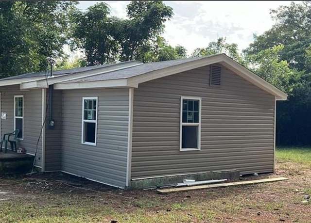 Property at 57 Kemp St, Fort Valley, GA 31030, 3 beds, 2 baths