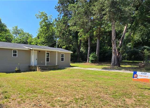Property at 57 Kemp St, Fort Valley, GA 31030, 3 beds, 2 baths