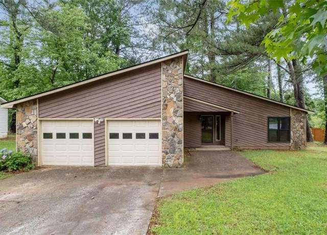 Property at 9383 Woodknoll Way, Jonesboro, GA 30238, 3 beds, 2 baths