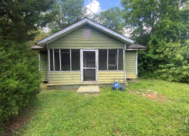 Property at 118 Perry St, Monroe, GA 30655, 3 beds, 1 bath