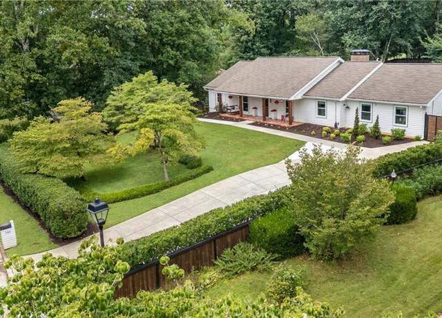 Property at 195 Thistlewood Ln, Roswell, GA 30075, 4 beds, 3.5 baths