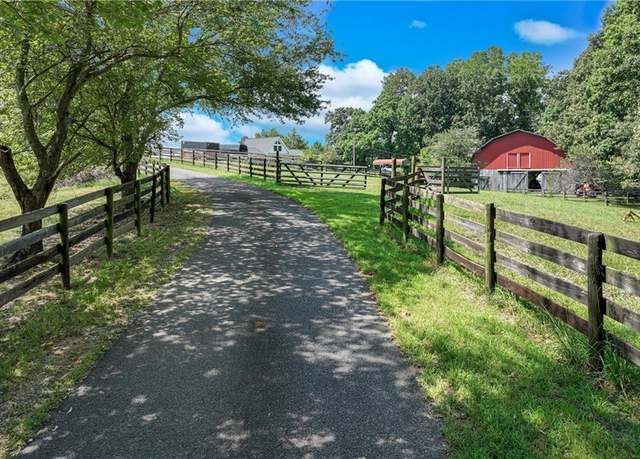 Property at 518 Overlook Dr, Dawsonville, GA 30534, 3 beds, 3.5 baths