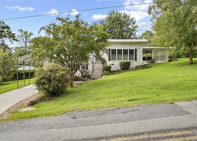 Property at 402 Pine Valley Dr, Warner Robins, GA 31088, 3 beds, 2 baths